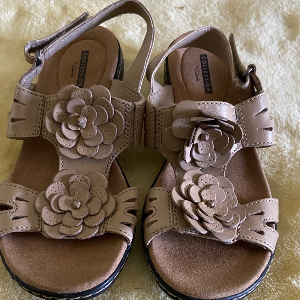 Collection B Women's Beige Floral Sandals